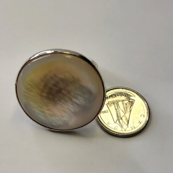 Mother of Pearl Round Ring Adjustable Ring - Picture 4 of 6